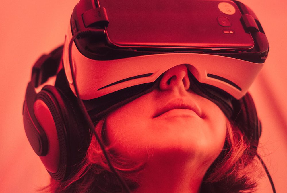 HOW VIRTUAL REALITY IS BRINGING CHANGE IN DIFFERENT INDUSTRIES